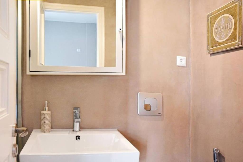 Near Acropolis, 3 Bedroom 2 Bathroom Big Beautiful Apt Atene Esterno foto